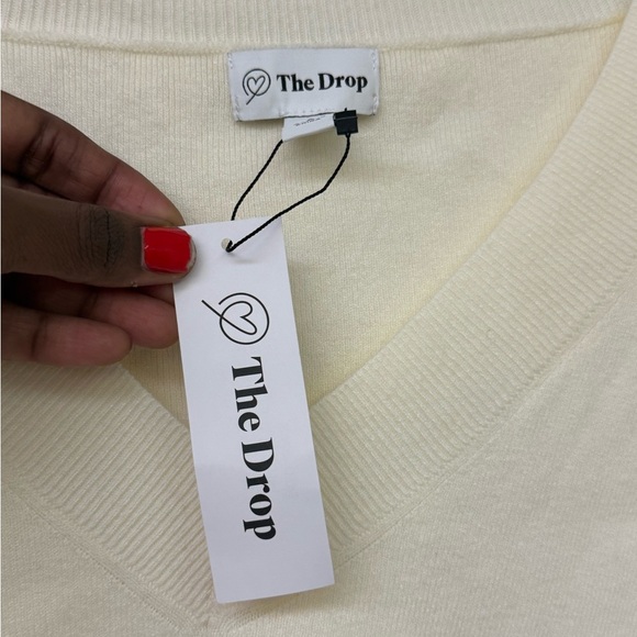 The Drop V-Neck Cream Sweater Size S - Picture 4 of 7